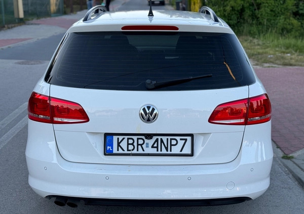 Volkswagen Passat cena 25900 przebieg: 330000, rok produkcji 2012 z Kielce małe 137